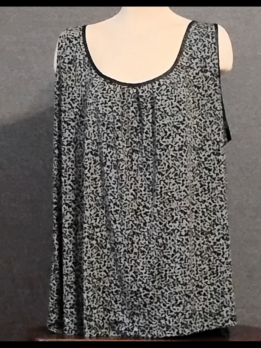 Avenue Black and Gray Printed Scoop Neck Tank